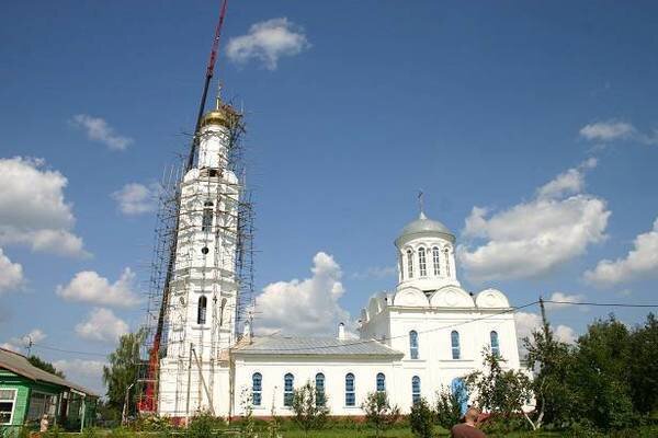 Известно, что в начале XVII века в Ивашково уже существовал храм. Это была деревянная Успенская церковь.