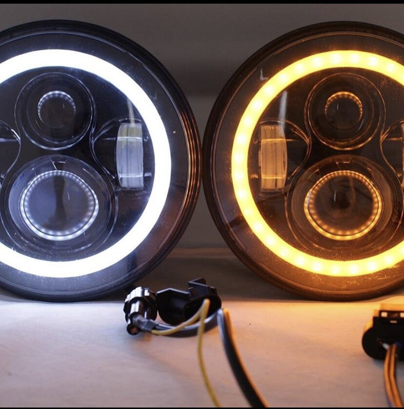 Ангельские глазки при включенном ДХО и поворотника 