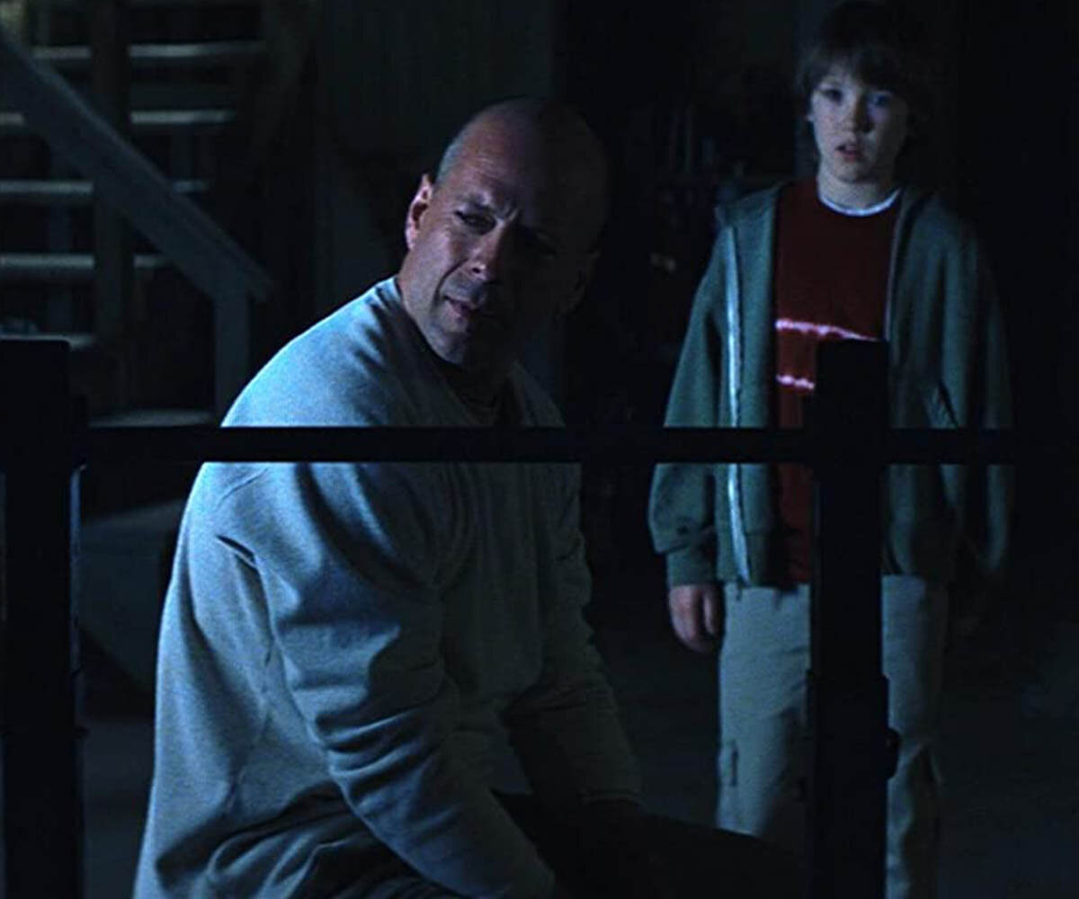 Роберт киркман неуязвимый комикс. Неуязвимый расписание выхода. Неуязвимый расписание выхода. Неуязвимый 2000. Неуязвимый-unbreakable.