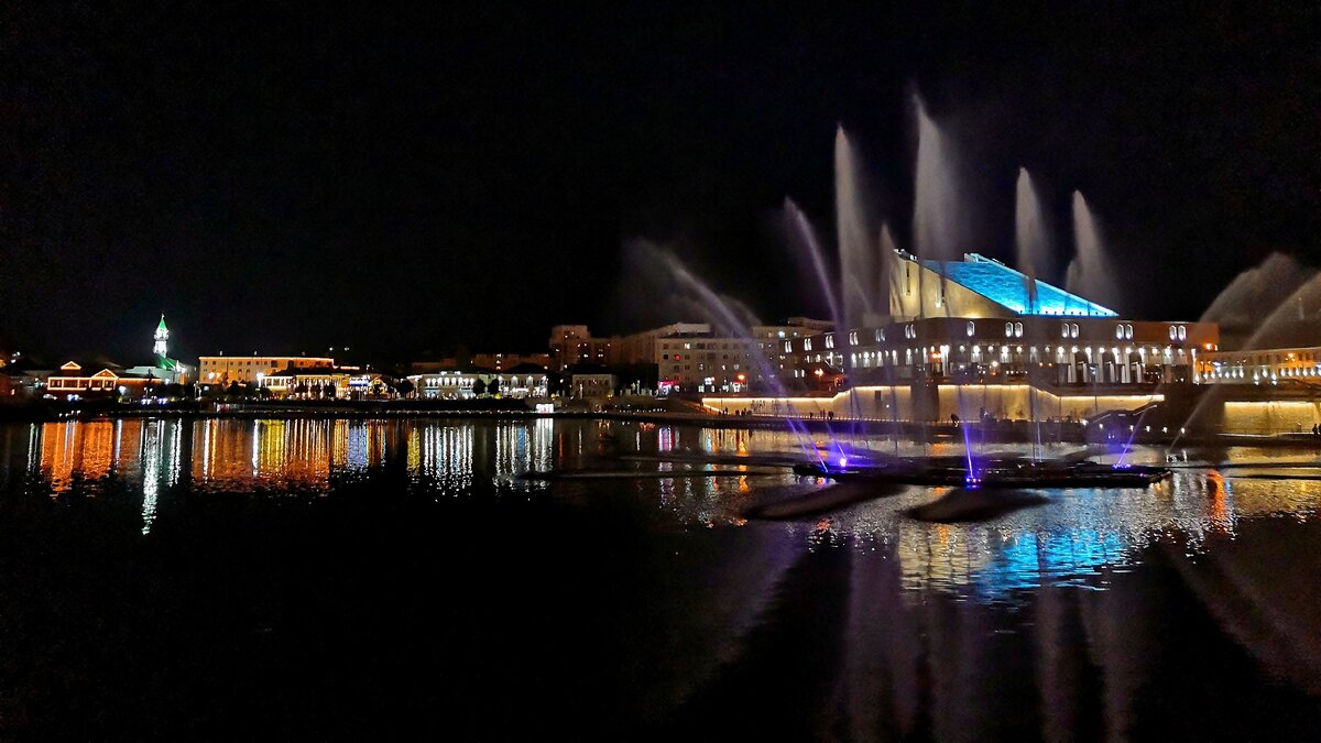 Моя фотография №2. Фонтан на озере.