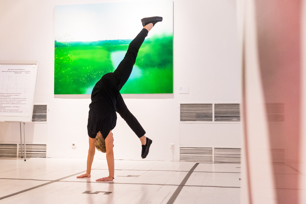 Ирина Лобкова/театр Балет Москва. Сеанс одновременной игры. Фото: Е. Дружинина