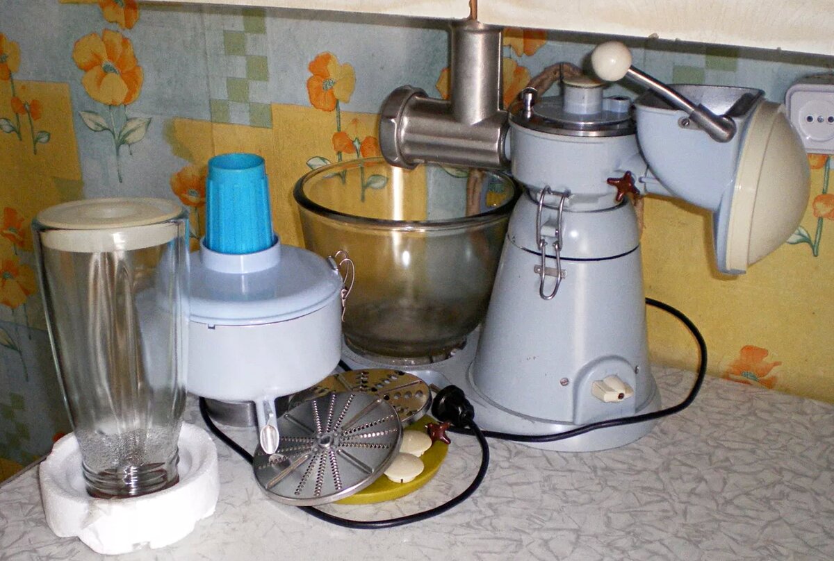 Что можно сделать из старого кухонного комбайна Советская кухонная машинка УКМ, с помощью которой можно было и картофель почисти