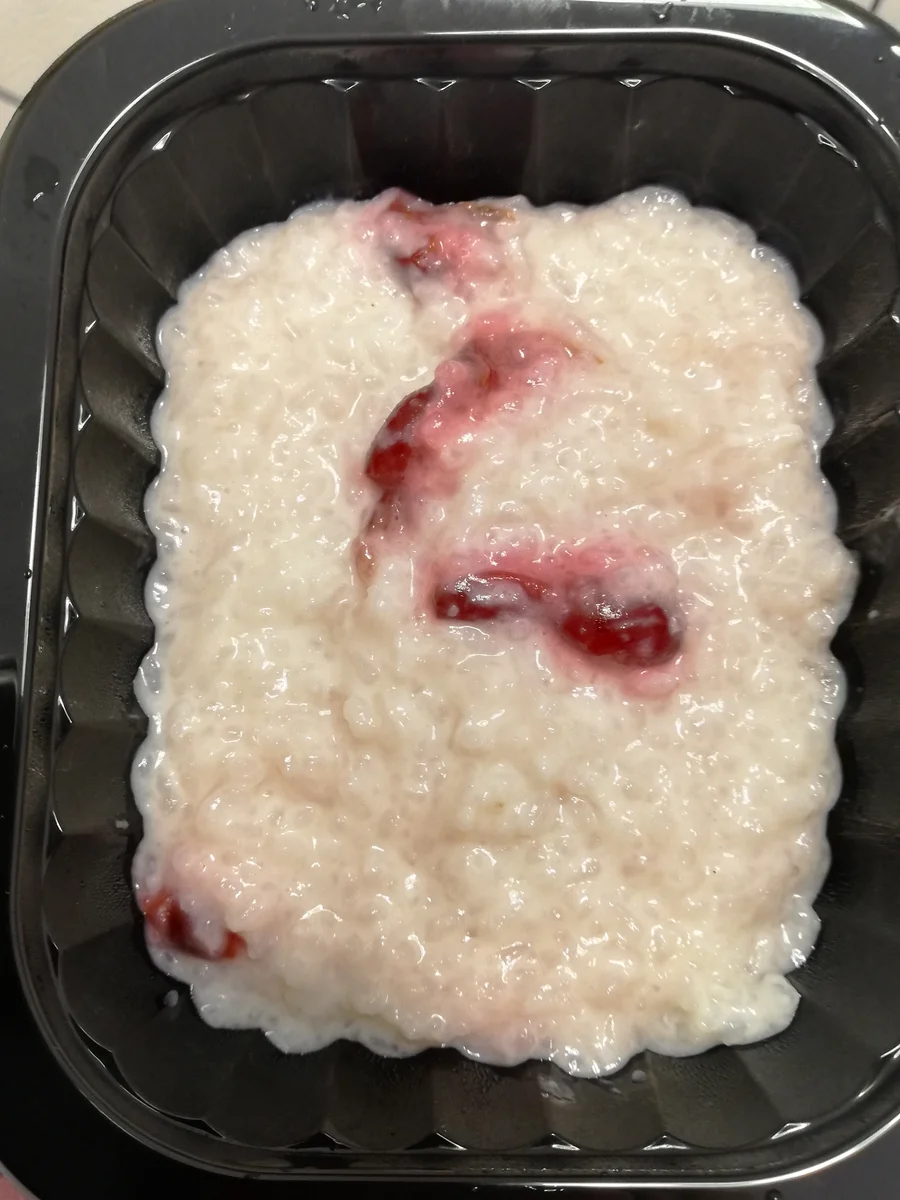 Рисовая каша с вишней.