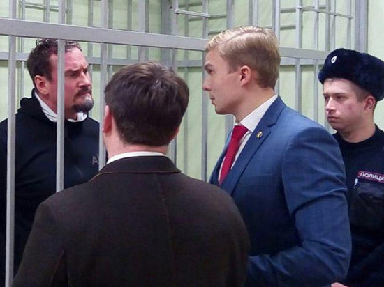 Последние пару лет выдались у "Воронежской горэлектросети" непростыми. На фото: задержанный в феврале 2019 г. директор предприятия. Задерживали его сотрудники ФСБ, довольно жестко. Подозревают в  махинациях на 600 млн. руб...