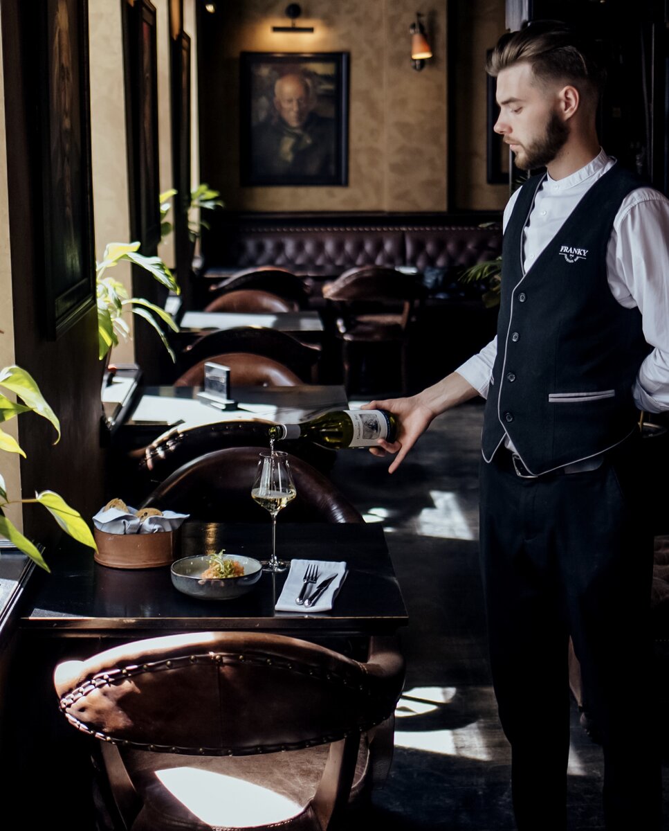 Работник зала здорового человека