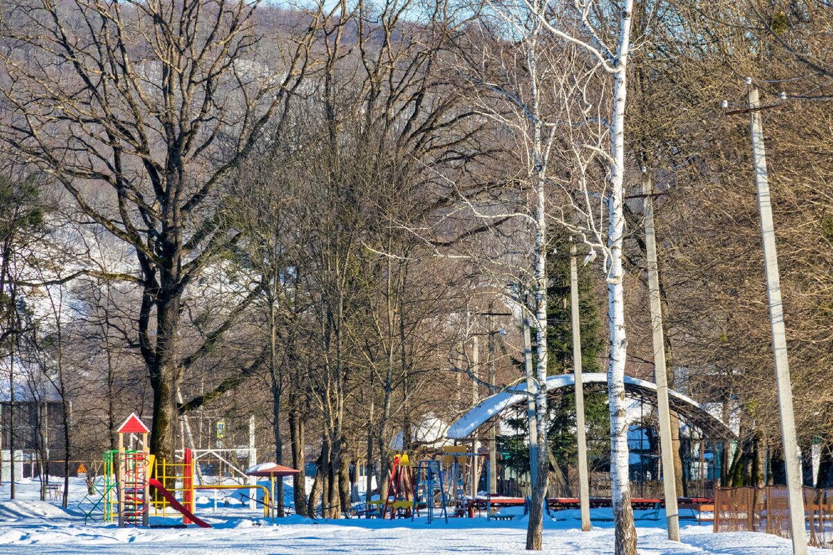 Новые Поляны – посёлок в котором некоторые переехавшие осознали, что  красота природы не заменит городского комфорта | Южная жизнь | Дзен