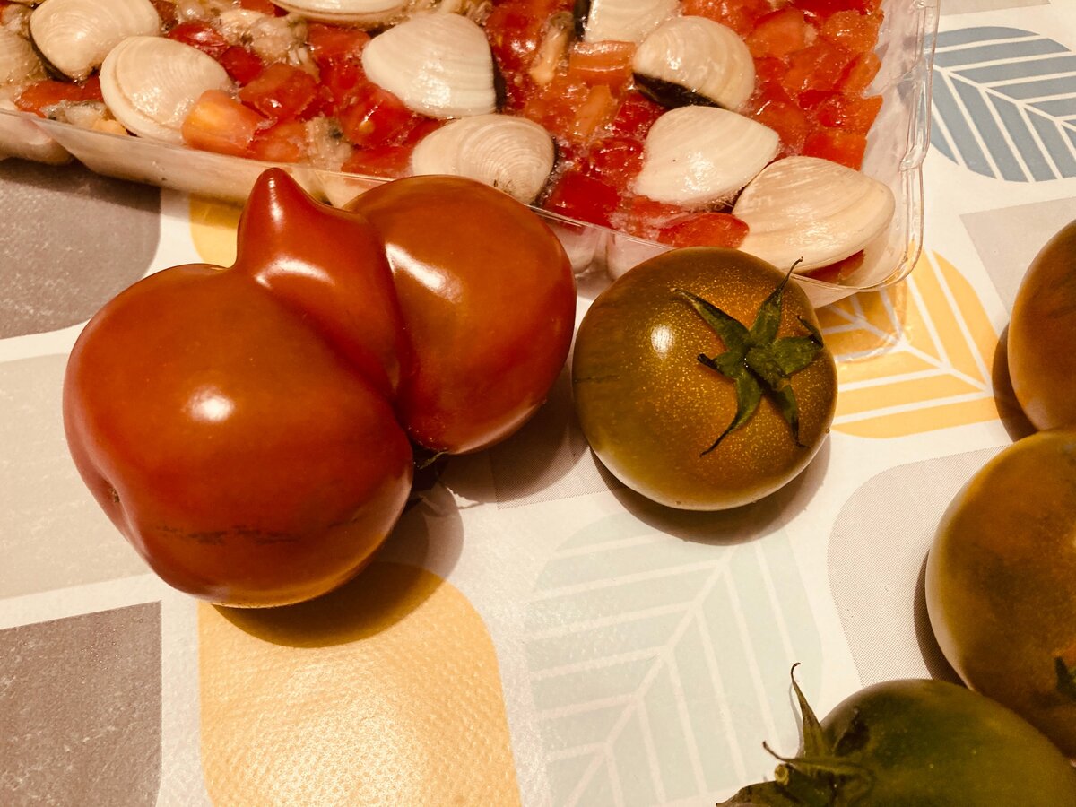 готовый соус с морепродуктами для пасты и свежие овощи – вкусно и недорого (фото – Piano Piano)