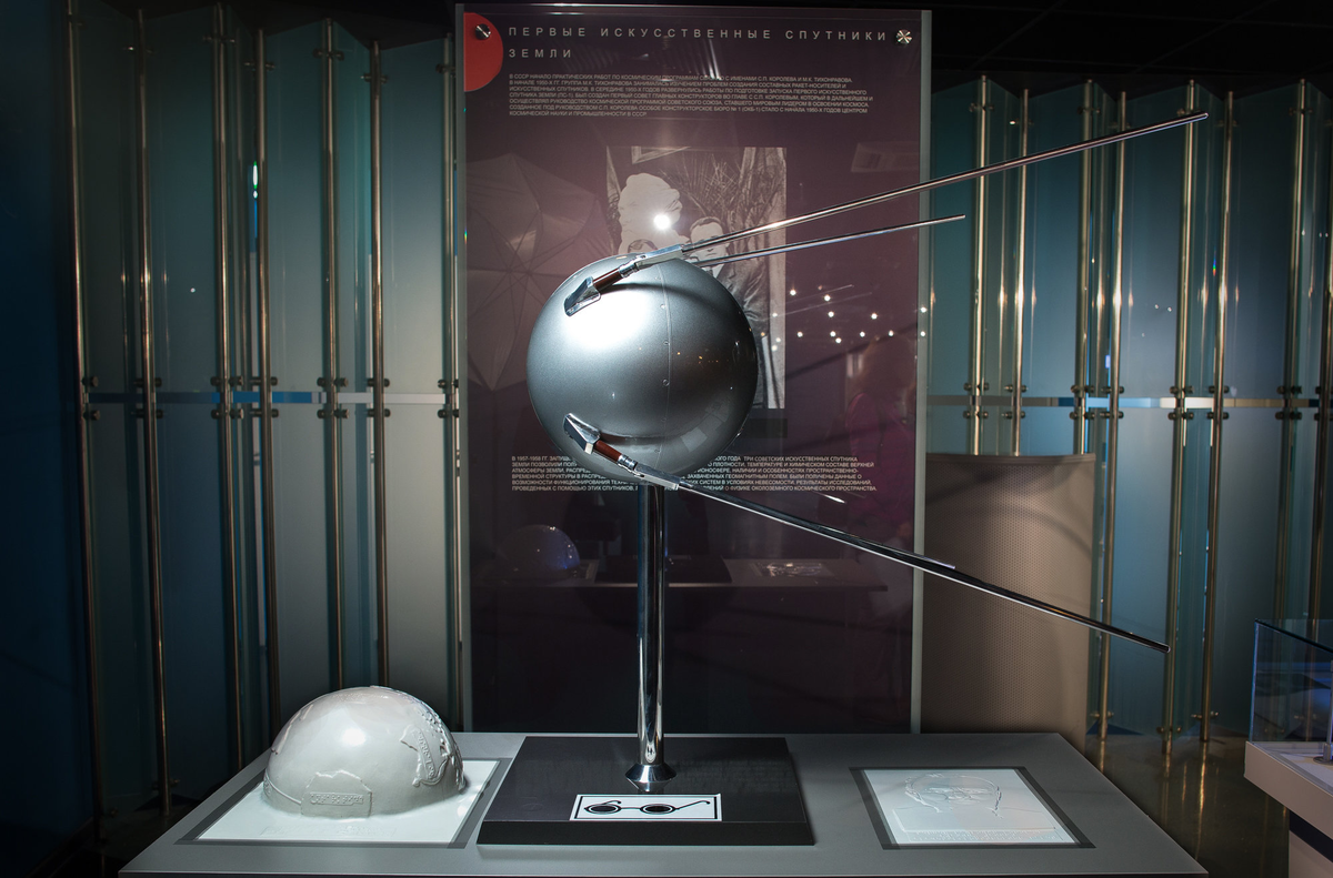 4 октября 1957 года космос. Макет спутник1 музей космонавтики. Первый Спутник 1957. Первый искусственный Спутник земли 1957г. Спутник первый Московский музей.