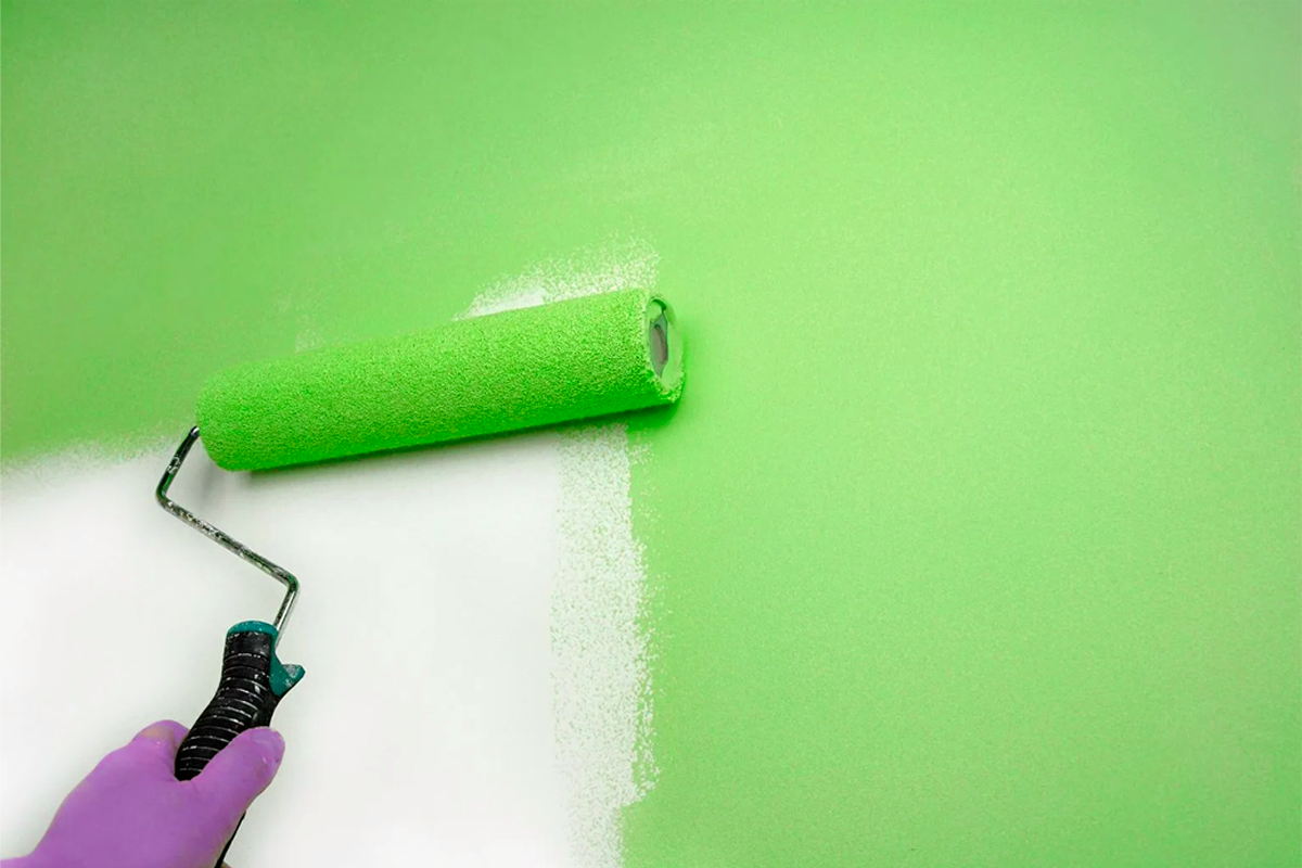 Покраска стен — процесс, требующий большого терпения и целеустремленности. У кого не возникало проблем с потеками или неравномерным нанесением лакокрасочного материала?