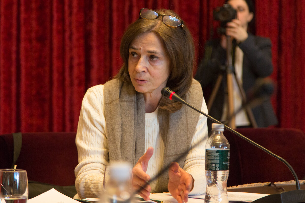 Четверикова Ольга Николаевна - доцент МГИМО, кафедра истории и политики стран Европы и Америки, кандидат исторических наук. Область научных интересов: основы и эволюция европейского религиозного сознания, Римско-католическая церковь в европейской геополитике, этнические и религиозные конфликты в Западной Европе в конце XX - начале XXI вв., финансовые механизмы европейской политики новейшего времени, религиозно-финансовые аспекты глобализации, новые религиозные движения и корпоративная религия.