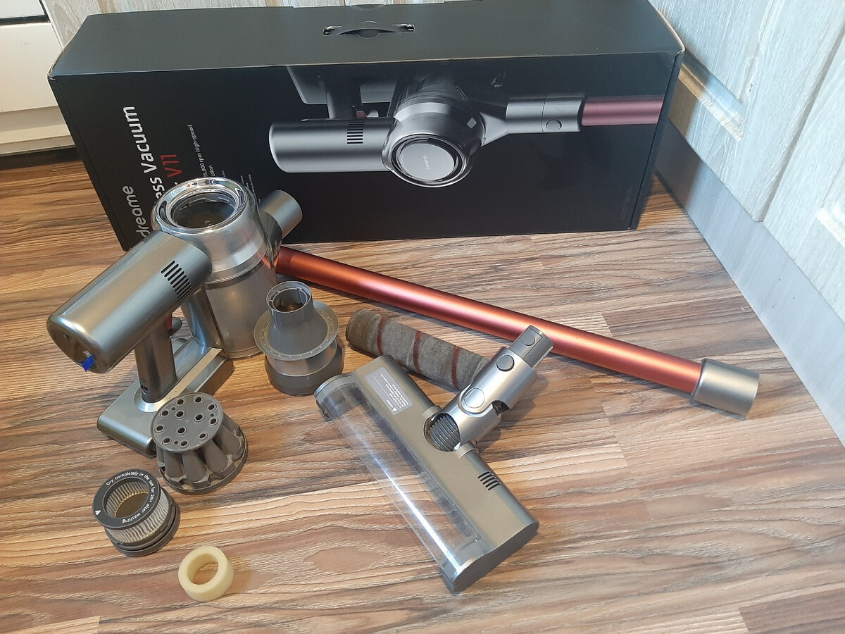 Разобранный пылесос с промытыми фильтрами