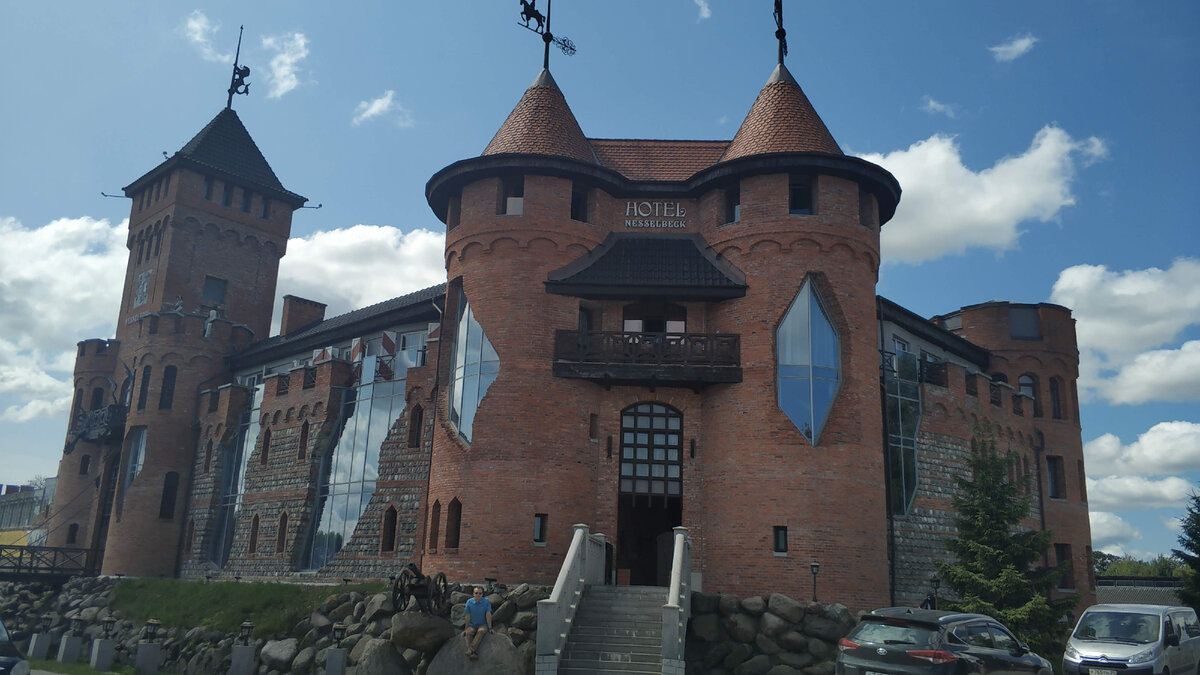 Сам замок Нессельбек, вообще, это новодел, стилизованная гостиница. Но место очень колоритное.
