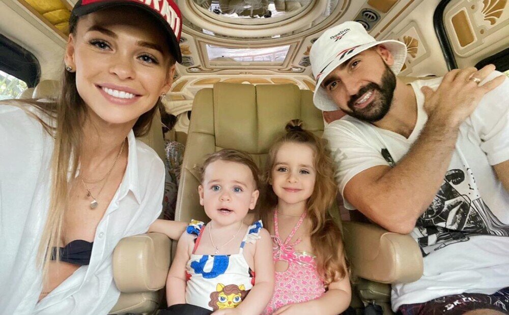 Анна Хилькевич с мужем и детьми spletnik.ru