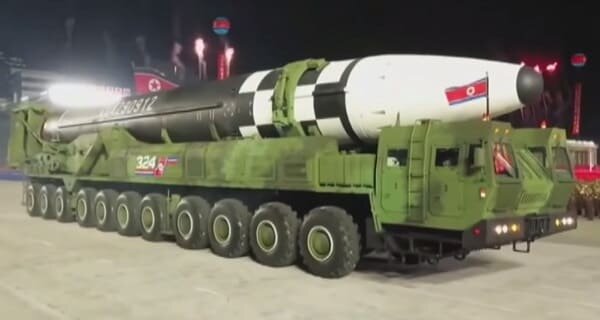 ракета на военном параде