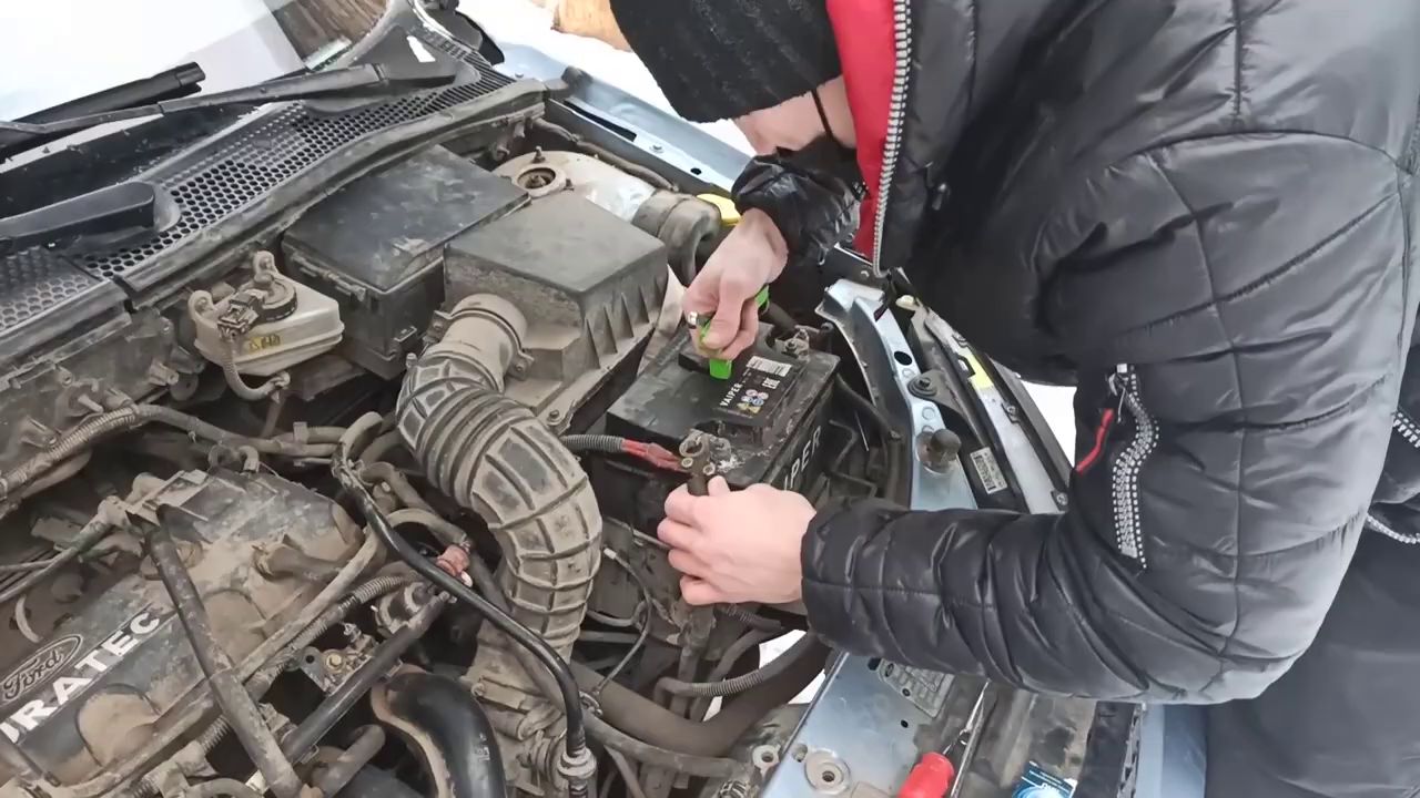 замена лампочки дальнего света форд фокус 1