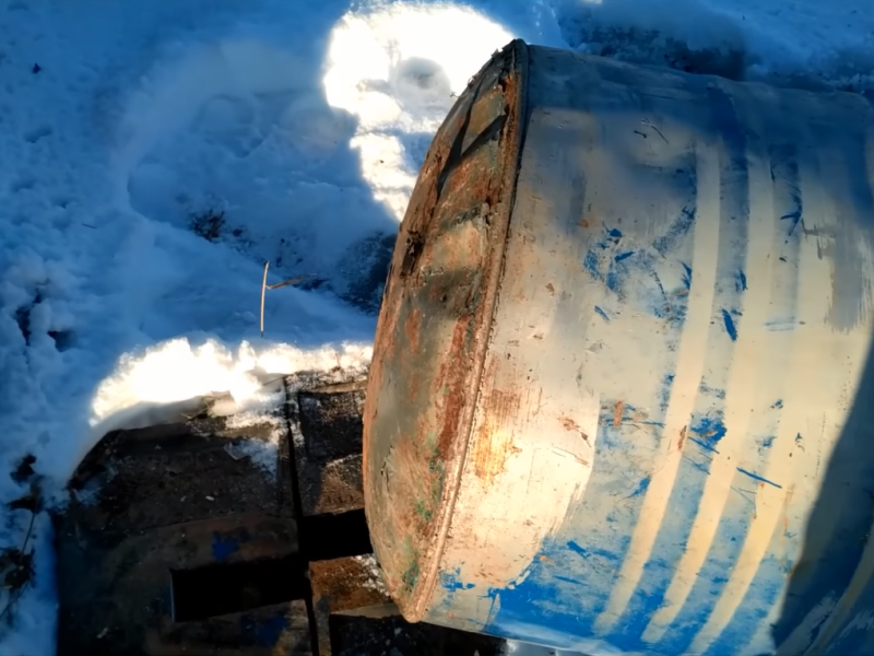 Если оставить бочку с водой на морозе, ее «разопрет».