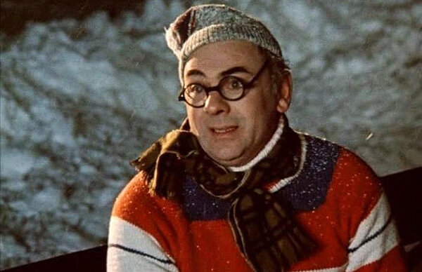 Анатолий  Юрьевич Равикович (1936-2012) – советский и российский актер театра и  кино, Народный артист РСФСР, в роли Хоботова в к/ф «Покровские ворота»