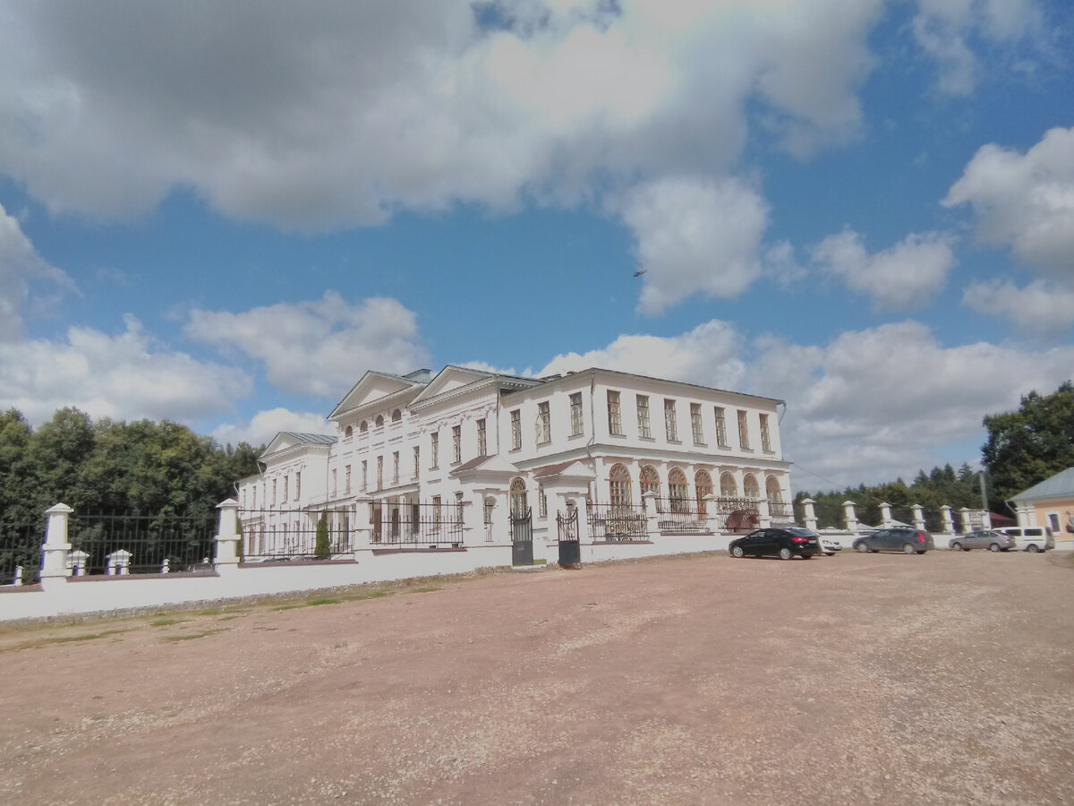 Дворец усадьбы Дубровицы. Фото автора.