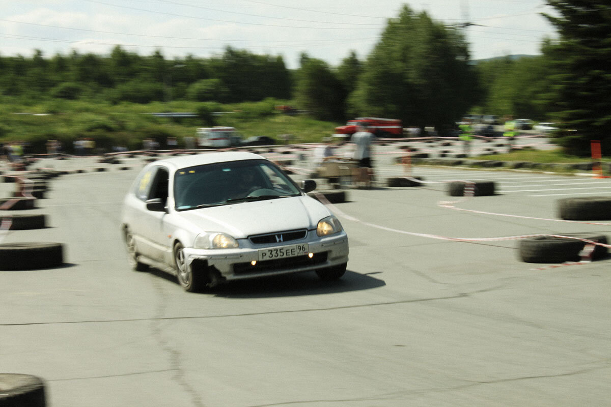 Это прямо трагично - ничего не понимаю, но газ жму