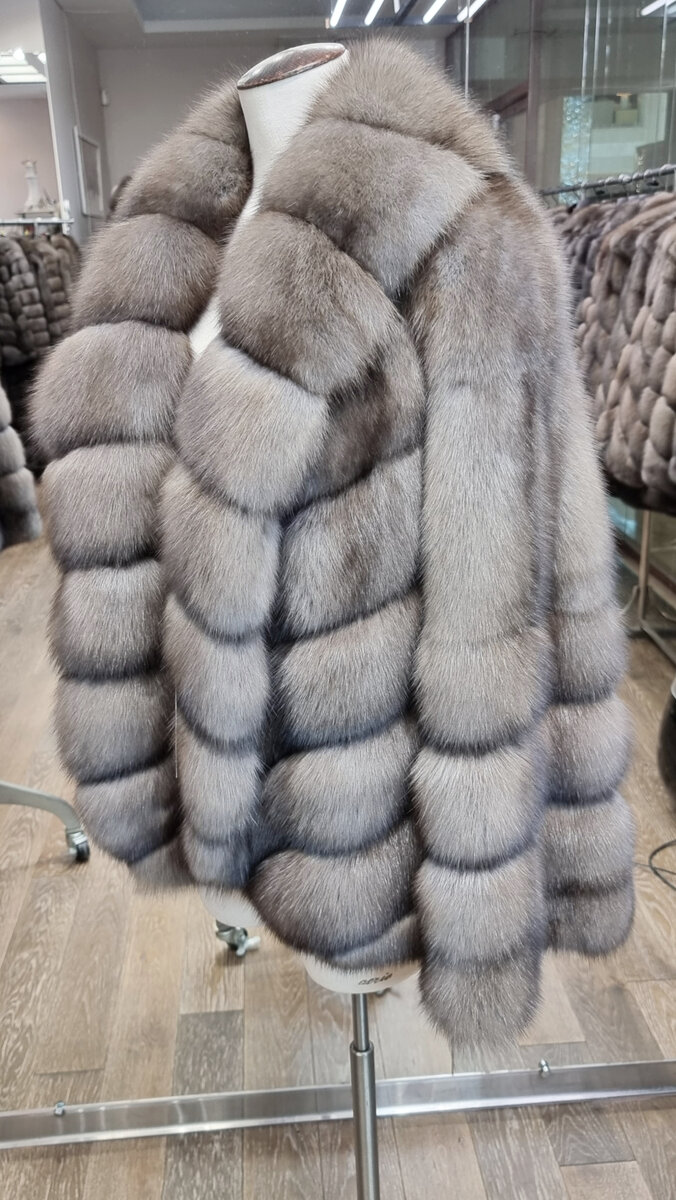 Модель Автоледи  из баргузинского соболя в пастельном оттенке в длине 60см