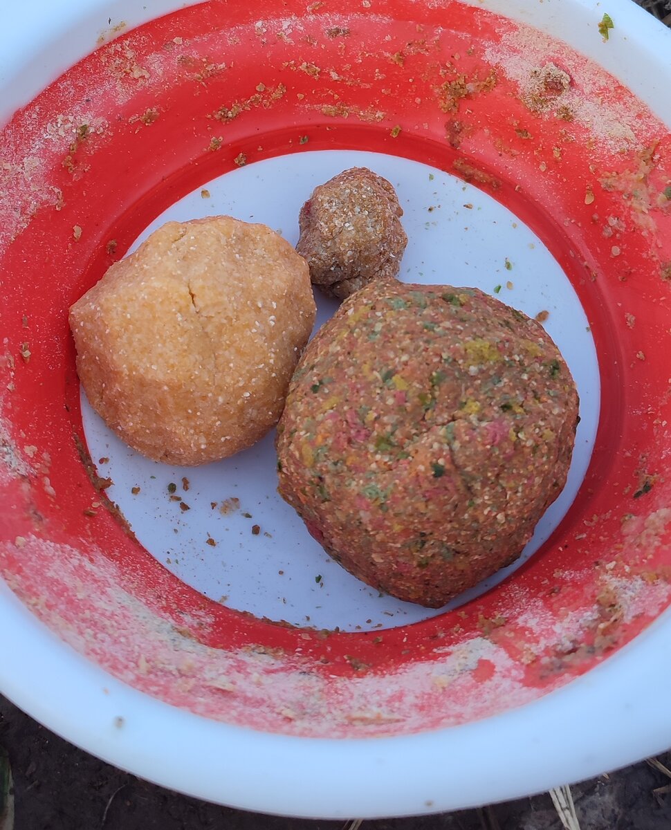 Тут только 2 теста (маленький колобок к делу не относится) - Карп и Молоко. Вино еще не замешал.