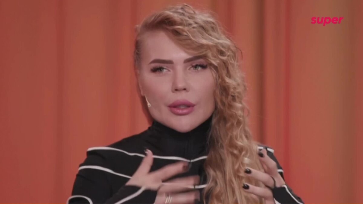    Карина Кросс про взрослых артистов на паблик-токе Super и «Новой песни года» и их общение с фанатами Видео: Super