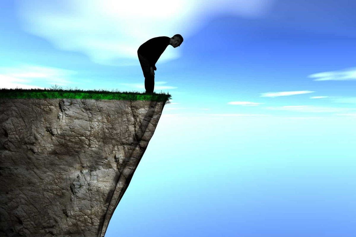 Кредиты - это всегда шаг в пропасть. Картинка с сайта securitycurrent.com (ссылка: https://clck.ru/32pzqH)