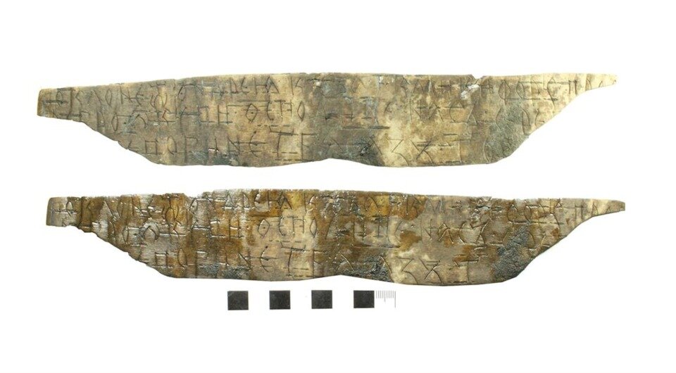 В Великом Новгороде нашли шесть берестяных грамот и буллу князя ...