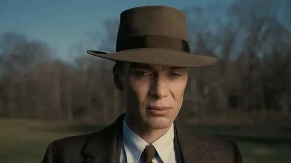 В роли Опеннгеймера Киллиан Мёрфи