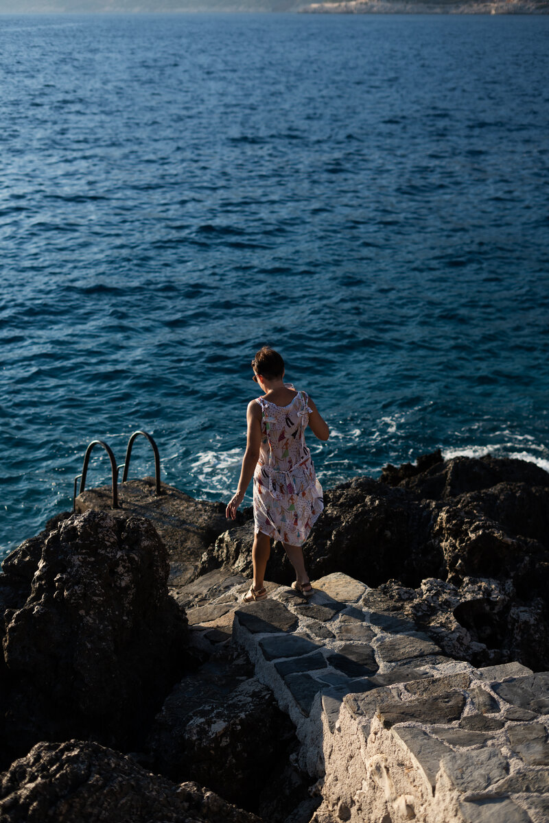 Пошла молчать