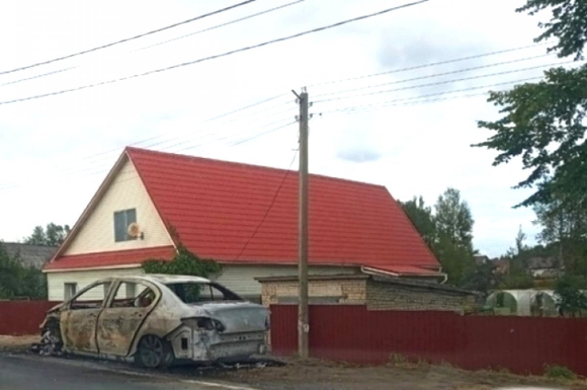 Появилось видео с горящей машиной на трассе М-10 в Калининском округе | АиФ– Тверь | Дзен