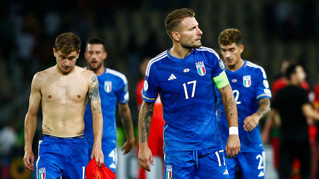    Футболисты сборной Италии после матча с Северной Македонией. Reuters