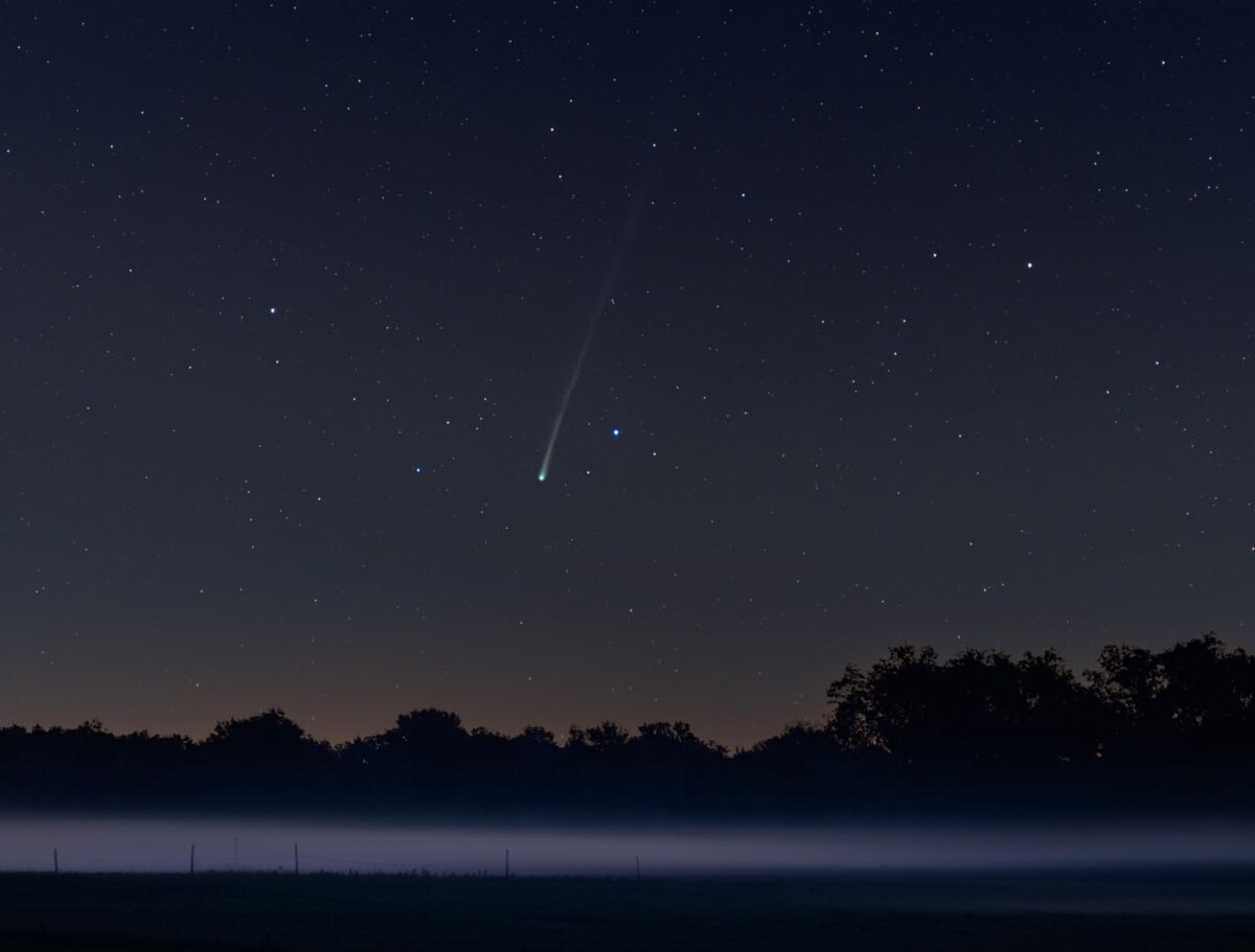 Комета будет видна. Комета Нисимура. Комета фото. Великая Сентябрьская Комета. Фото кометы Нишимура.