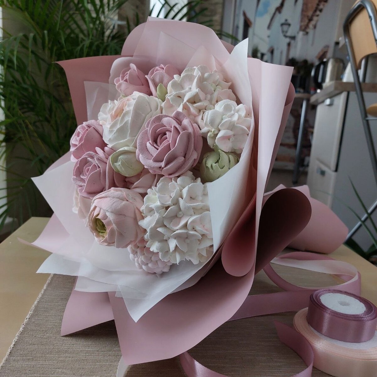 💕 Пожелаем им светлой, долгой, наполненной радостью, детским смехом семейной жизни.