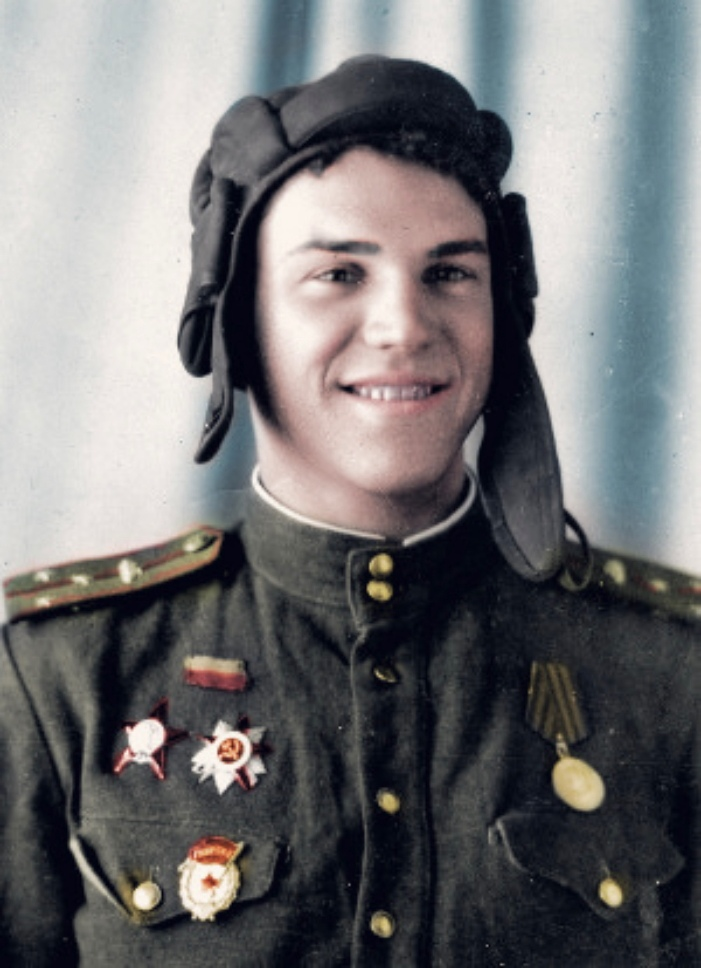 Майор Николай Борисов подбил одиннадцать немецких танков и самоходок в годы Великой Отечественной. Нередко он участвовал в неравных схватках с вражеской бронетехникой, пять раз горел в танке.