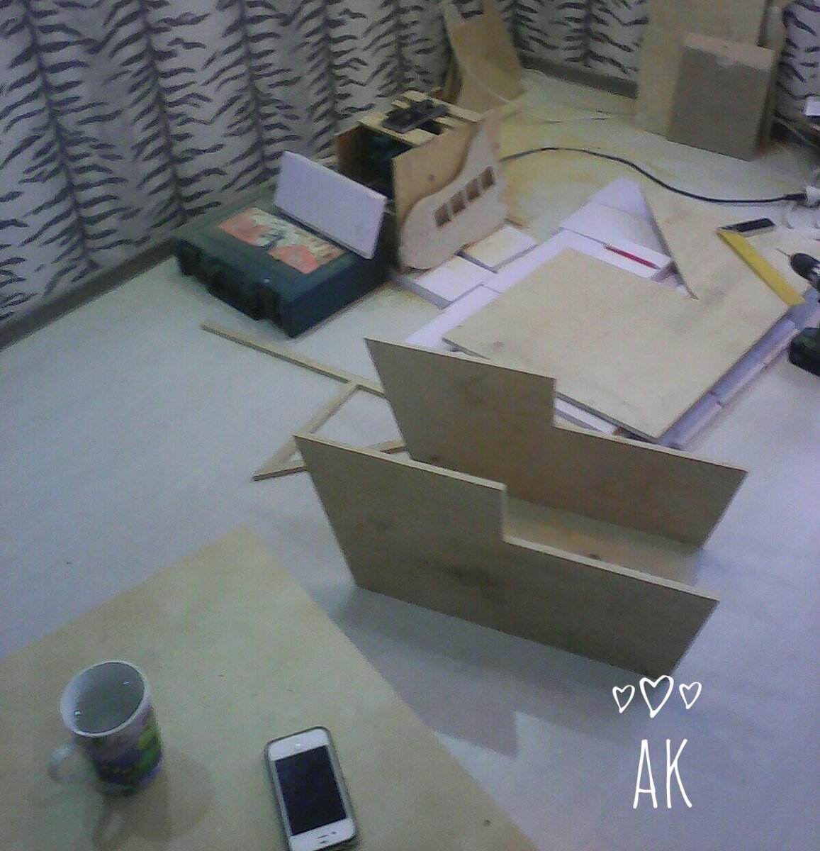 Пришлось выбирать: порядок в квартире или корабль. Выбор пал на корабль.