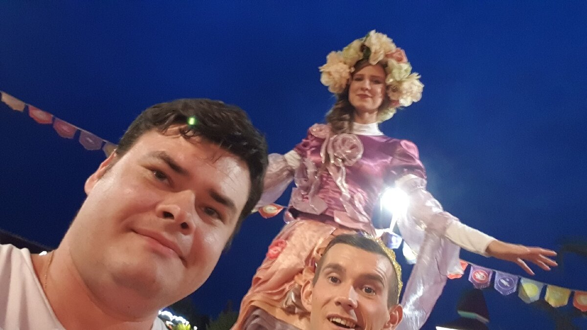 Рядом с "Олимпийской деревней"