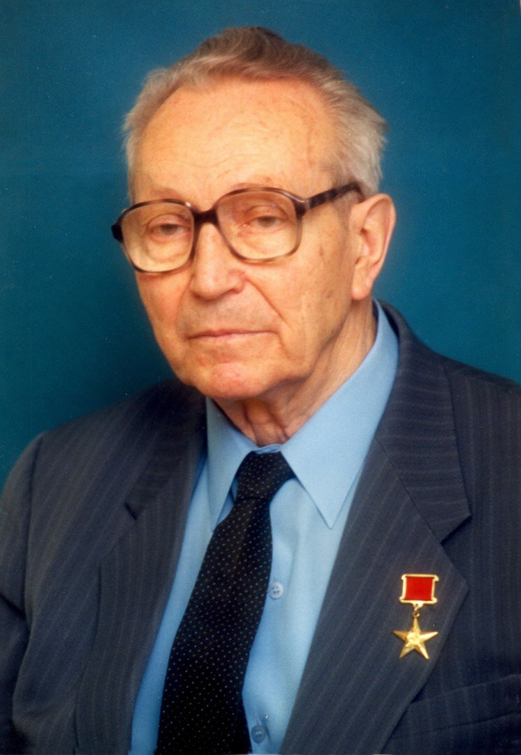 Николай Максимович Иванцов (второе фото - Иванцов на стройке)