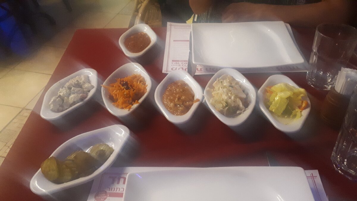 Закуски в ресторане Эйлата