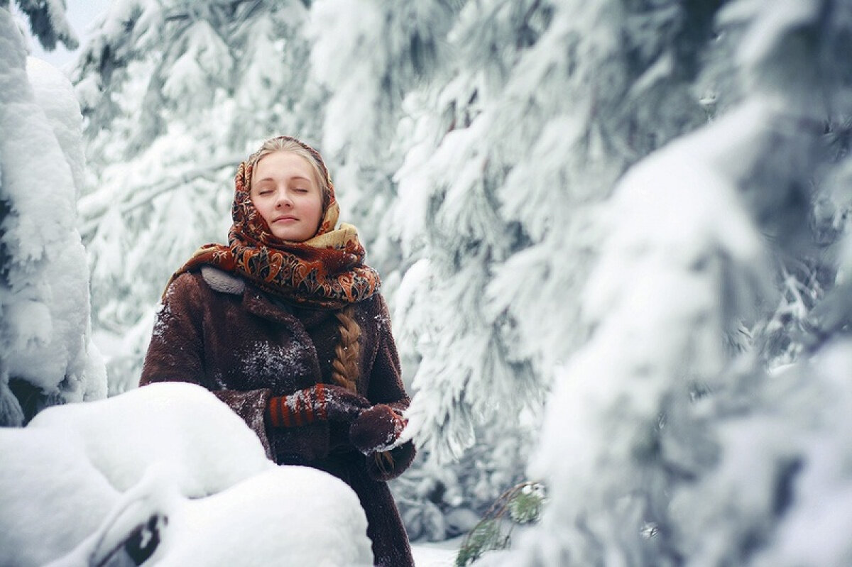 платок деревенский. фотосессия в стиле русская зима. образ русской красавицы. девушка славянка зима. колесникова екатерина красноярск.