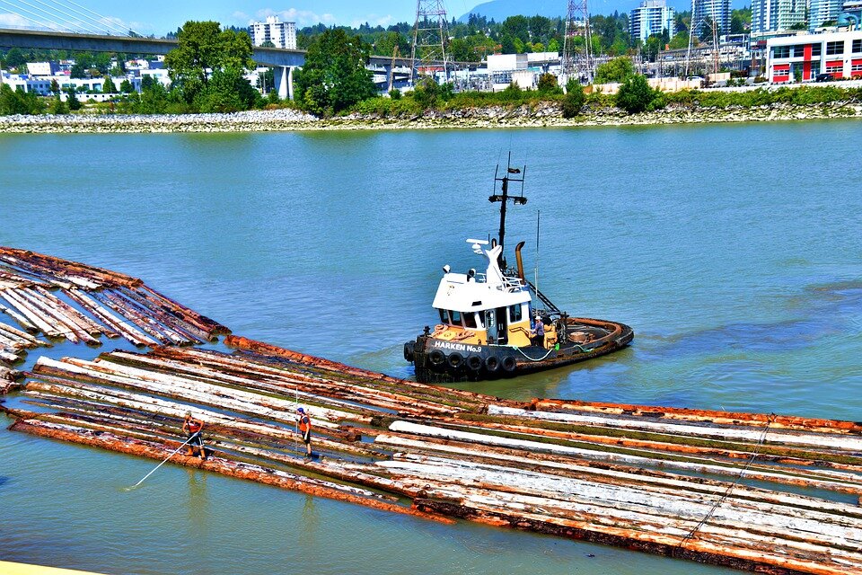 https://cdn.pixabay.com/photo/2019/08/31/04/32/tugboat-hauling-logs-4442757_960_720.jpg