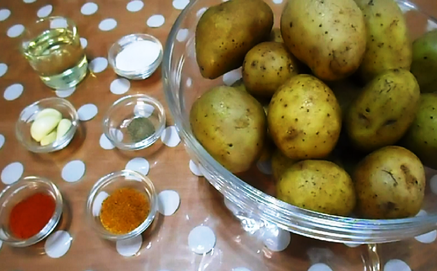 Пикантная картошка по-деревенски - с хрустящей корочкой и чесночком