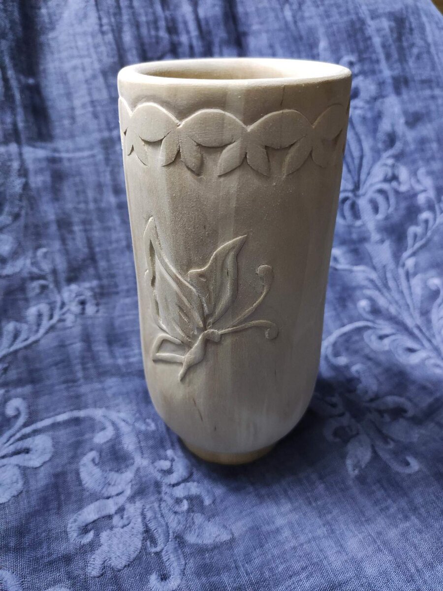 Резьба на вазе