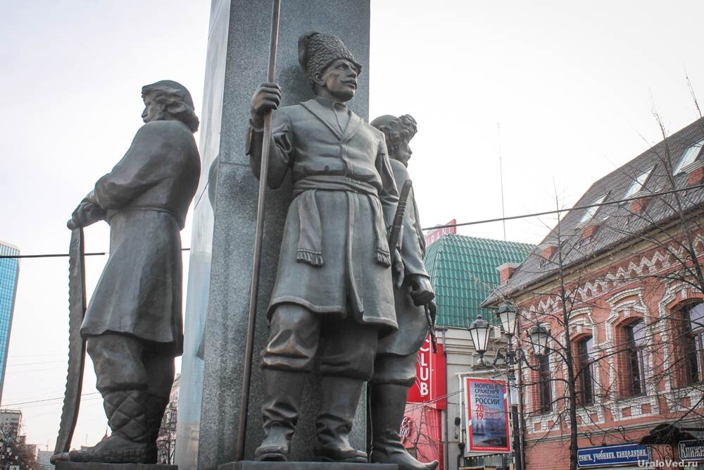 Памятник основателям города