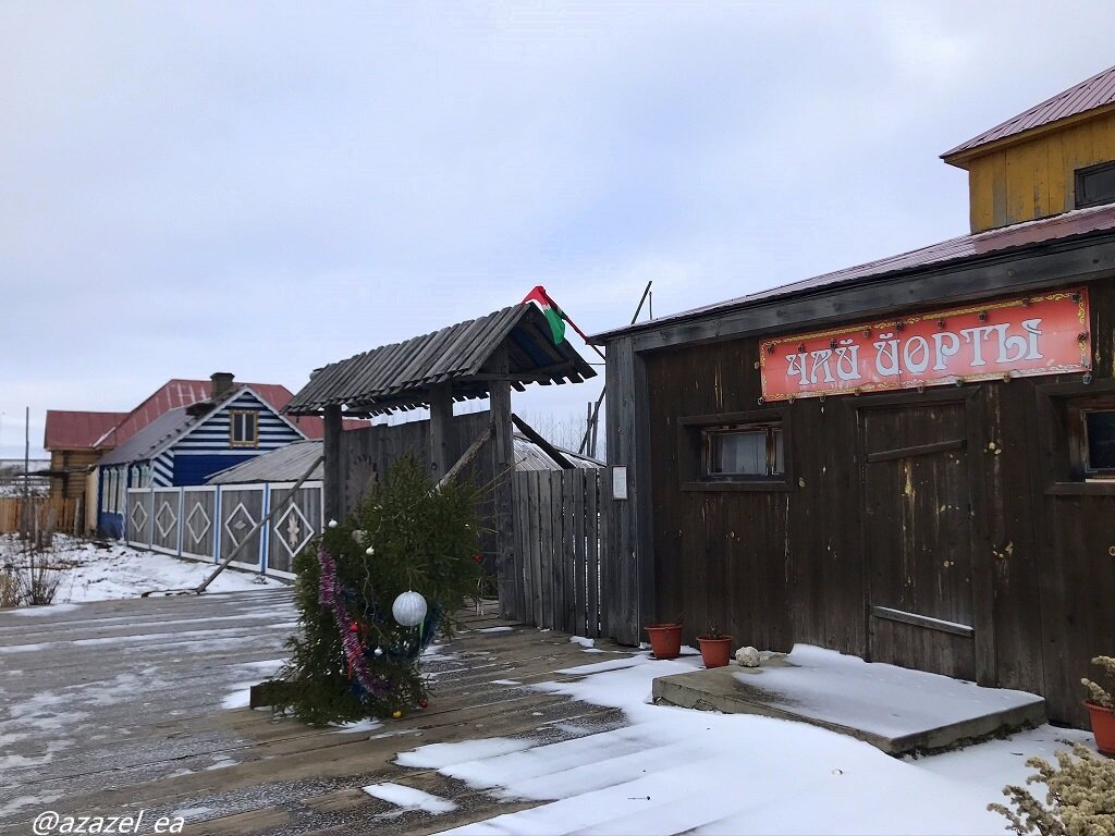 Кафе не работало, так что мы остались без чая и кофе. Значит просто прогуляемся