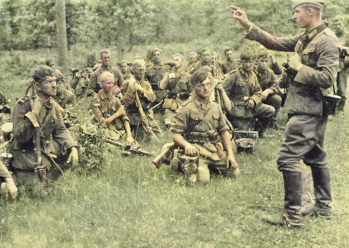Солдат вермахта 22 июня 1941 года. Солдаты вермахта июнь 1941. Немецкие солдаты 22 июня 1941. Наступление вермахта 1941.