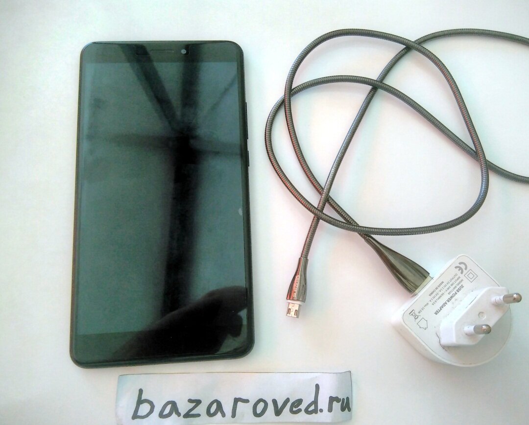 Размещение элементов обычное: с левой стороны – качелька, кнопка включения, с правой стороны — лоток для 2 симок с объединенным разъёмом для карты памяти. Один — для nanoSIM, второй — для microSIM. По моему мнению, в 2017 возможно отказаться от старого microSIM.