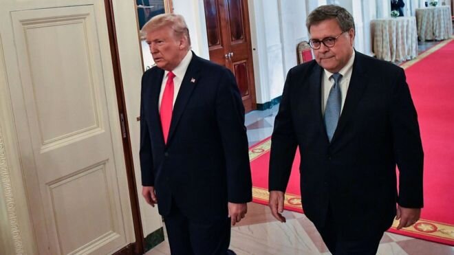 Уильям Барр (справа) считается союзником Дональда Трампа