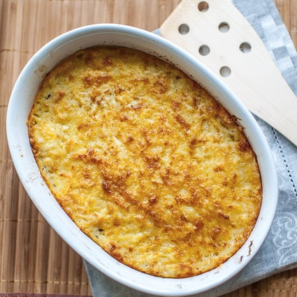 Ингредиенты:                                                                                                                                                                                800 г картофеля
150 г сливочного масла
300 мл не очень жирных сливок (10%) или молока
400 грамм мяса
1 средняя луковица
30 г сыра
мускатный орех
соль, перец