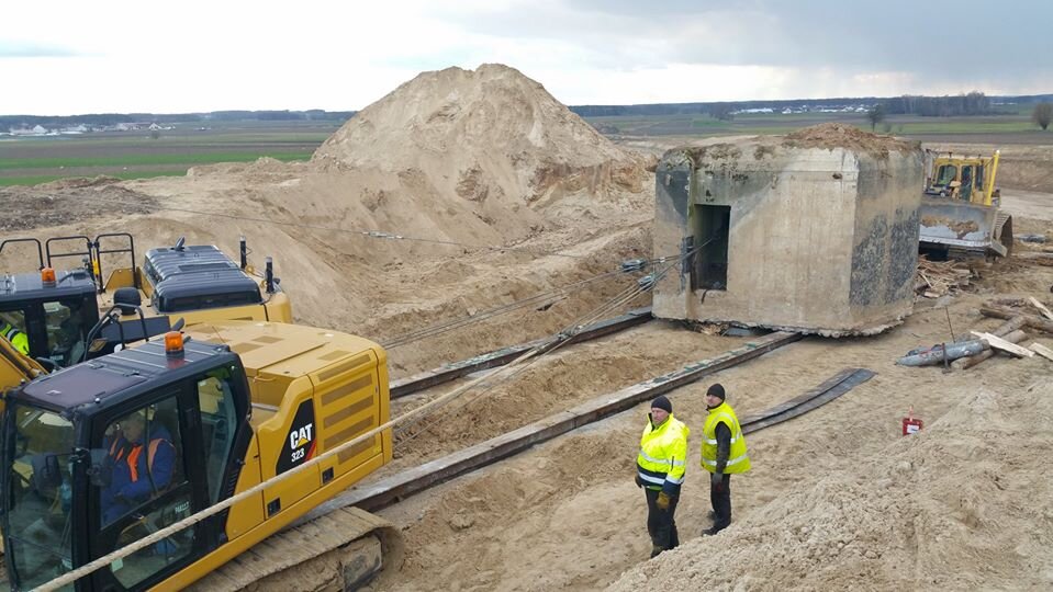 Фотография операции по перемещению НП из группы польских исследователей "Линии Молотова" https://www.facebook.com/GBKriepost/